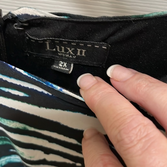 Great dress. Fully lined. Great quality - Picture 4 of 4